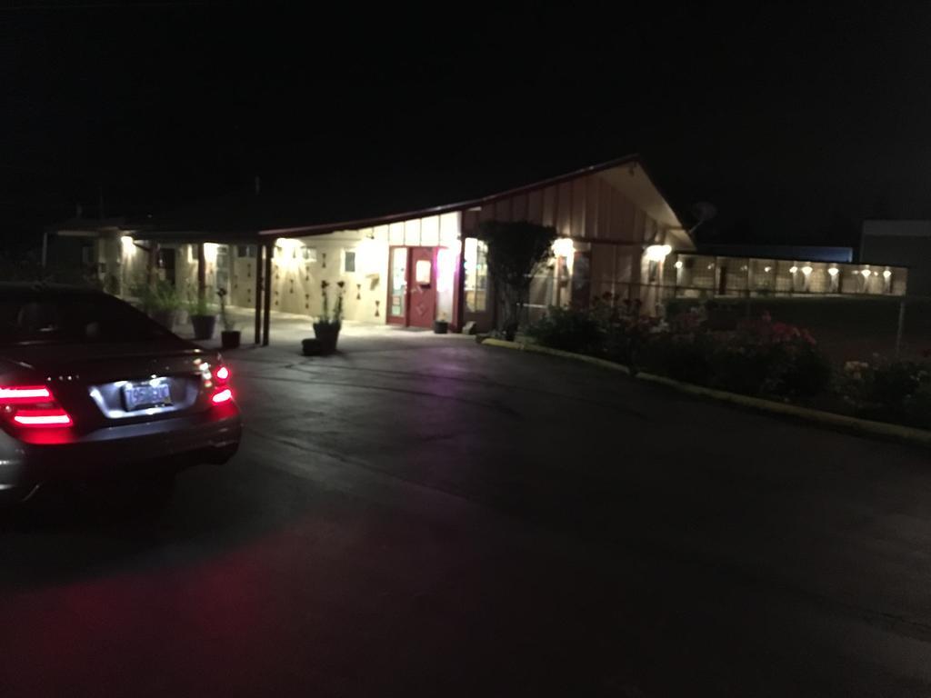 Budget Inn Motel Woodburn Exterior foto